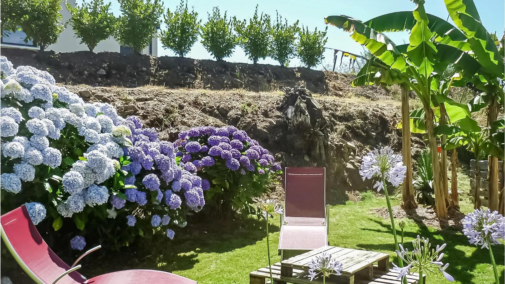 2 Bedroom Amazing Home In Locronan 0*,  Frankrike