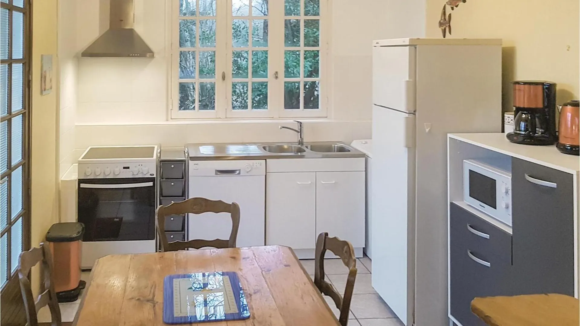 2 Bedroom Amazing Home In Locronan Frankrike